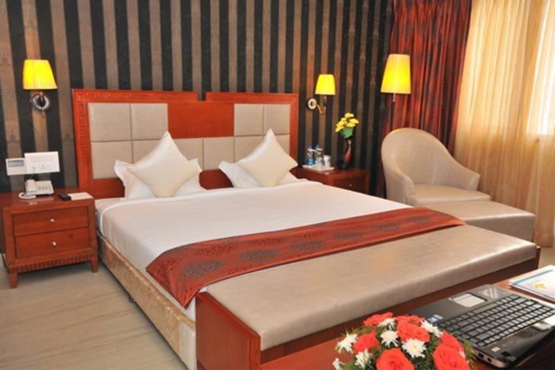 Hotel Paraag Bangalore Exteriör bild